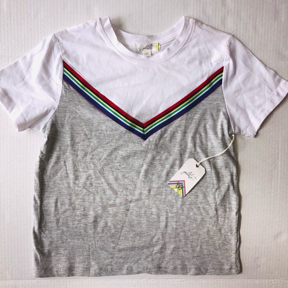 𝅺NWT Girls Medium Glitz SS V Stripe Shirt